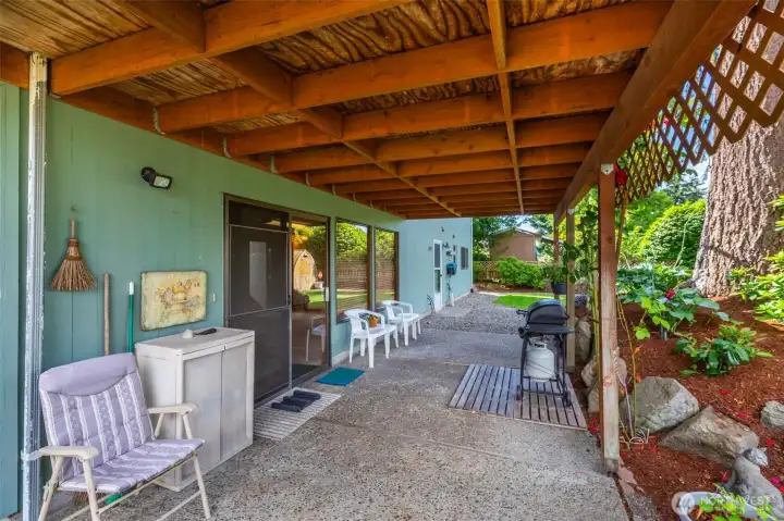 Dry back patio under deck