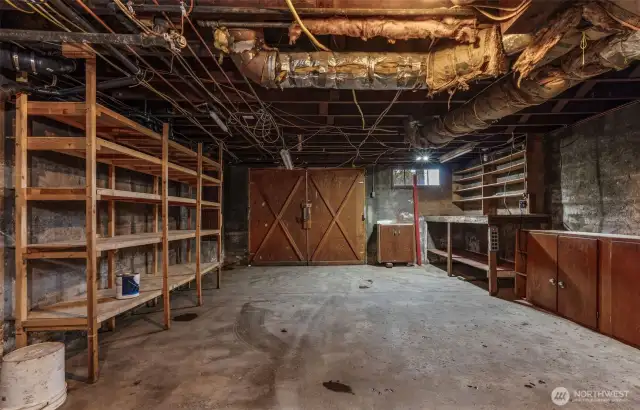 Garage/work space.