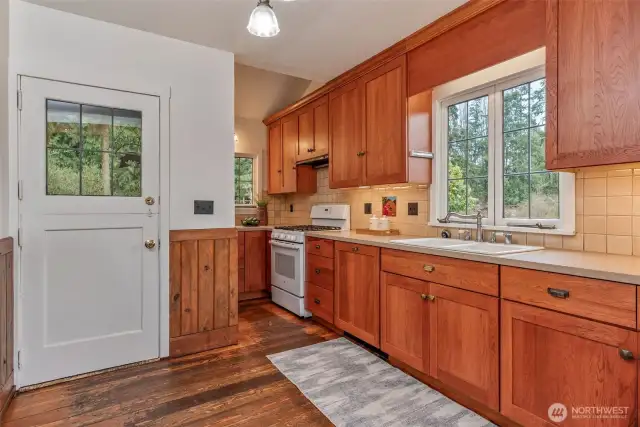 Exterior door into kitchen.