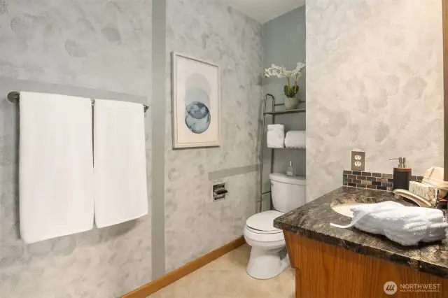 2nd Bathroom (Full)