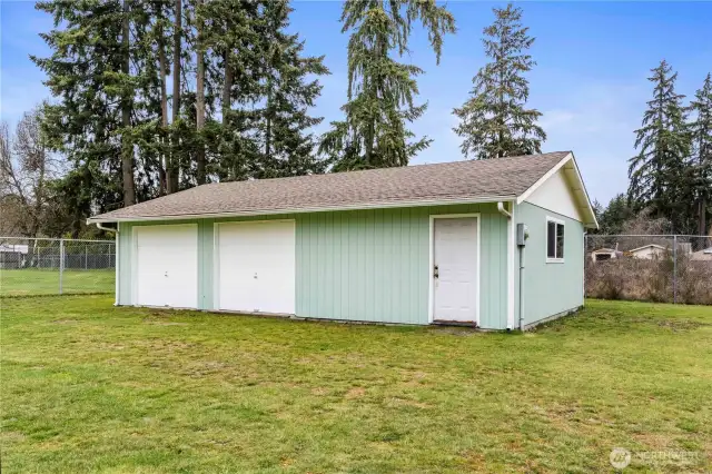 Second garage located at rear of lot, 850 square feet, heated, lots of lighting. could easily be turn into an ADU/Apartment.