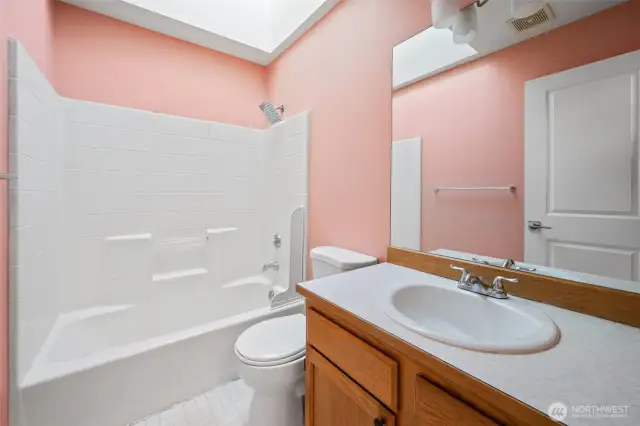 2nd floor full bathroom.