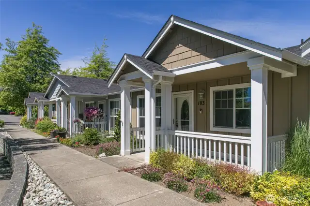 Welcome home to this cute single level condo!