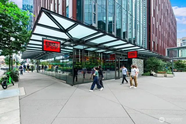 Endless shops and food trucks on most week days line the streets