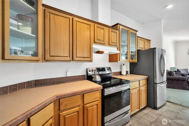 Open kitchen. All appliances stay.