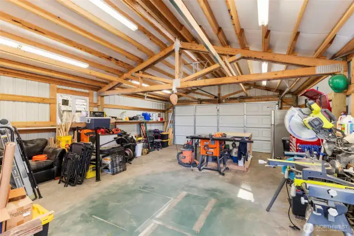 Room for your projects in this great workshop space