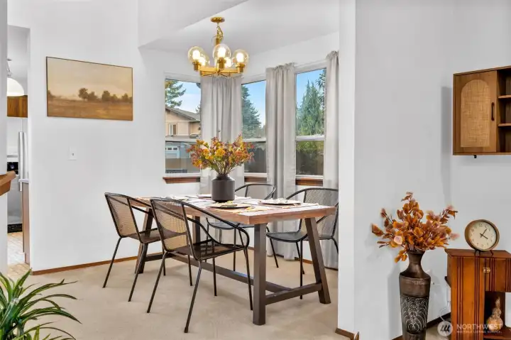 Large dining room, great for entertaining or hosting.