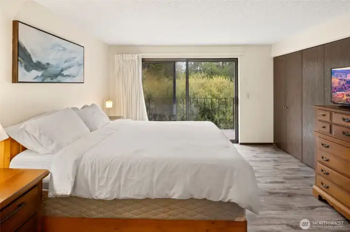 primary suite overlooking the river