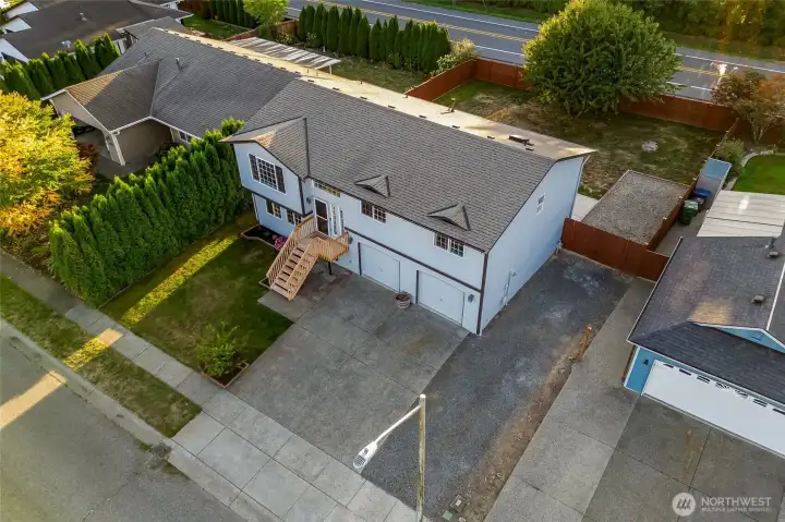 Minutes from excellent schools, shopping, dining, Costco, I-5, and Hwy 9, this home combines quiet, neighborhood charm with convenient access to everything you need.