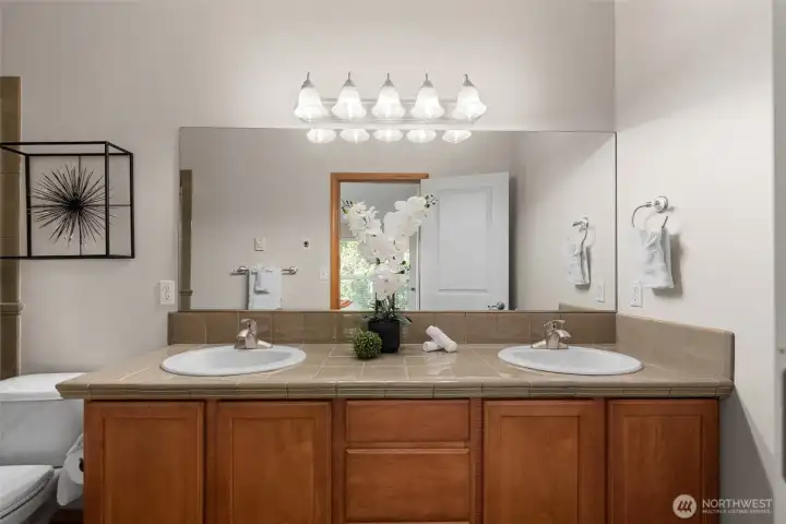 Double sink in main bathroom