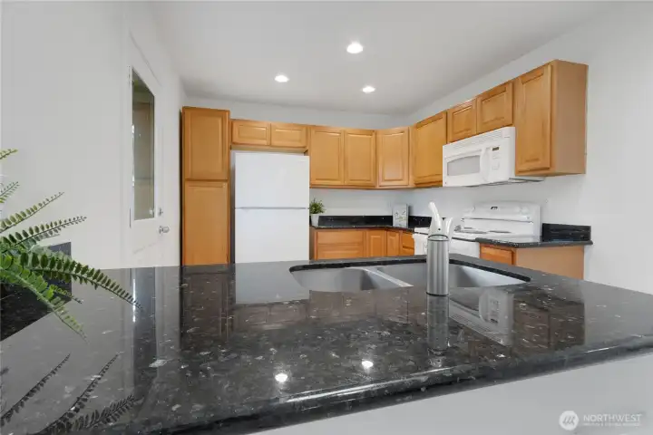 Kitchen breakfast bar