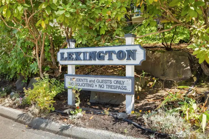 Welcome to the Lexington. Centrally located, this refreshed condo is move-in ready