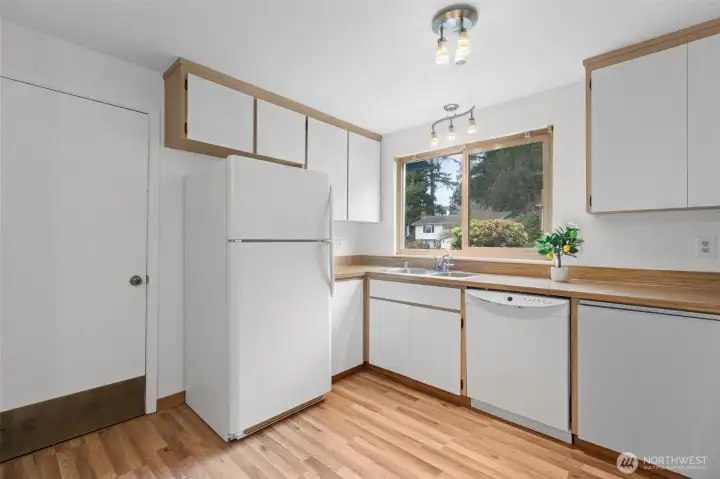 All appliances stay!