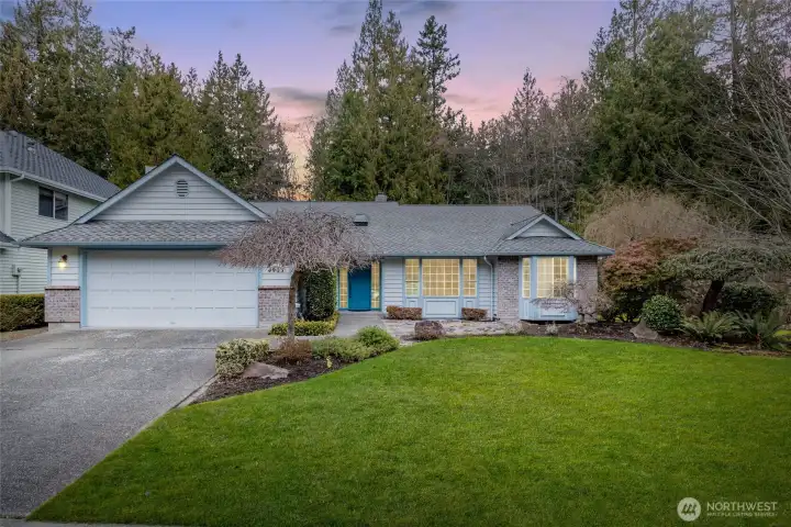 Spacious Rambler in Highly Desirable Possession Bay, Harbour Heights, Mukilteo Washington is the one you have been waiting for !