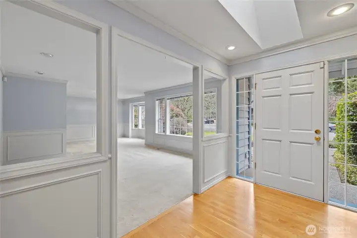 Open, Bright and Cheery. Note the extras that this quality builder put in. You don't see this anymore