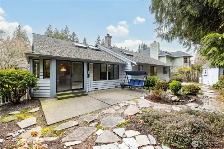 Your own paradise in this stunning neighborhood !