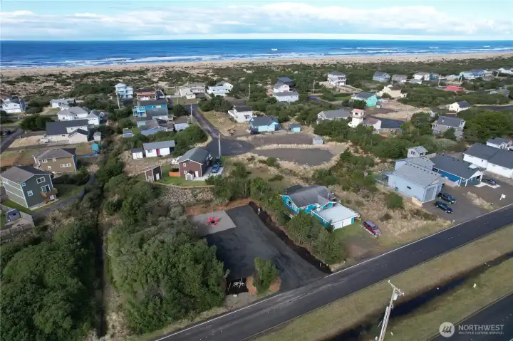 Imagine camping or living so very close to the ocean....