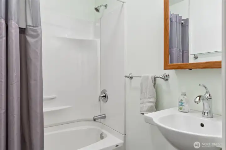 Fully renovated/all new full bath