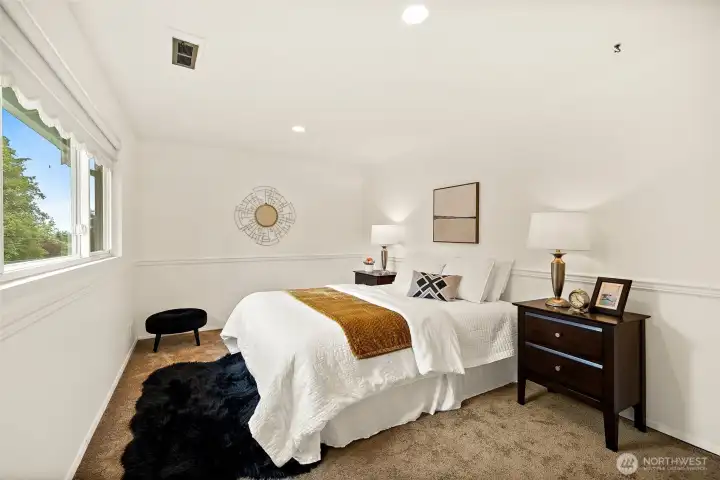 Spacious 4th bedroom