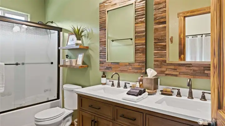 Ground level Bathroom 3