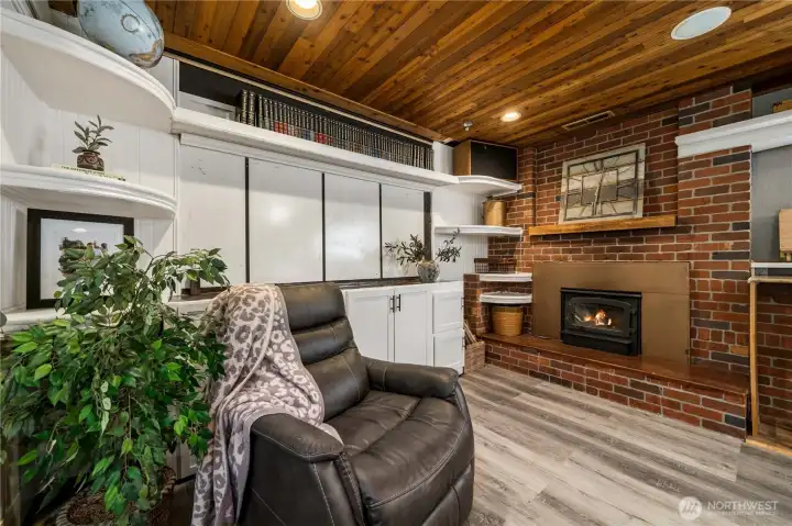 Cozy nook & fireplace