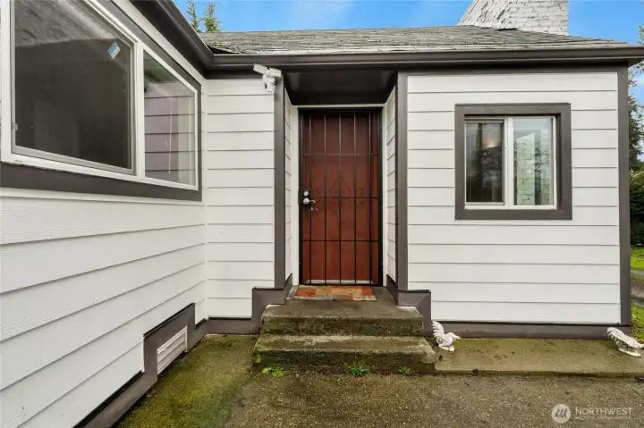 6148 - Welcoming Front Entrance