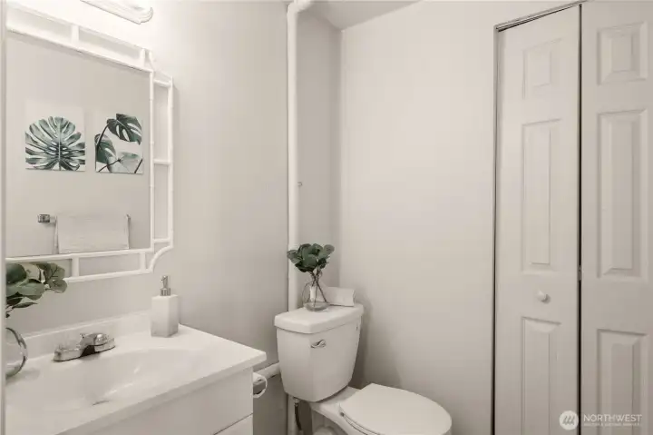 6148 Masterbedroom bathroom