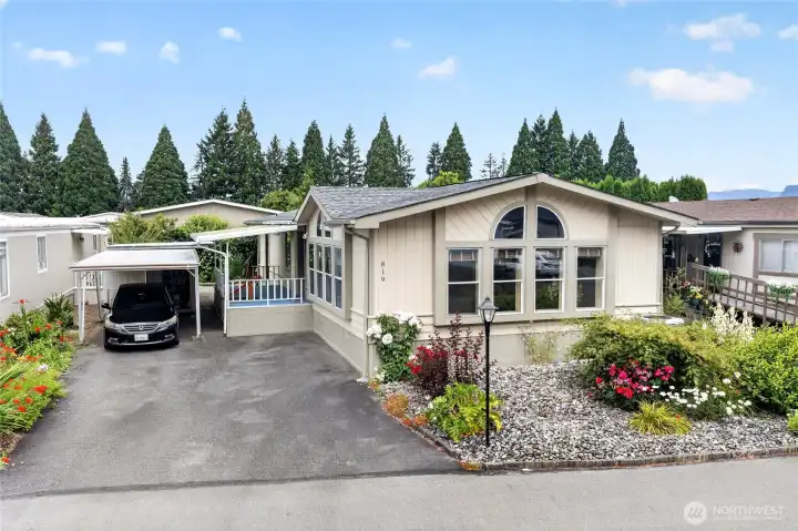 Welcome to 819 Mountain Villa Loop in Encumclaw, WA. Move-in ready with new carpet in all bedrooms.