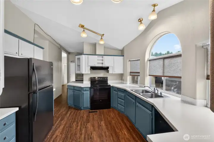 Kitchen has newer appliances,  Fridge, dishwasher, oven/range and microwave included in sale.