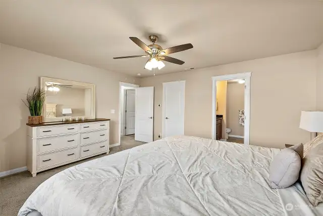 Sprawling primary suite w/ensuite bath and large walk-in closet