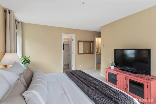 There is access to the singular bath via the primary or the hall.