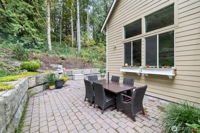 Dine in nature in your private oasis.