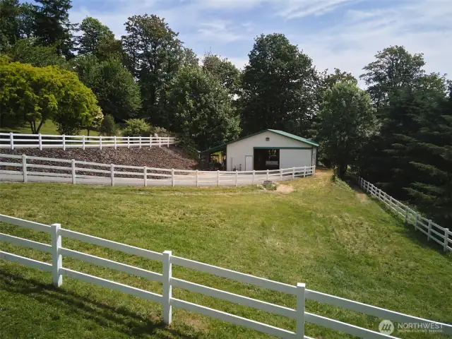 Barn and gorgeous fencing!