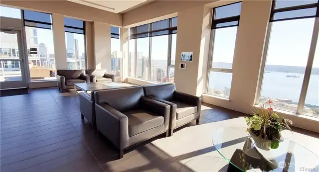 Community Lounge on 41st floor