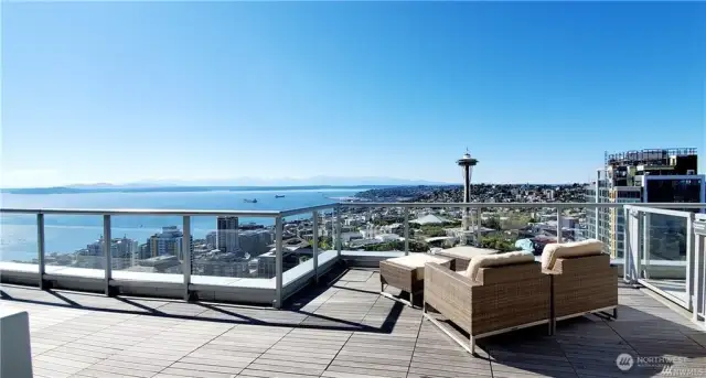 Rooftop deck