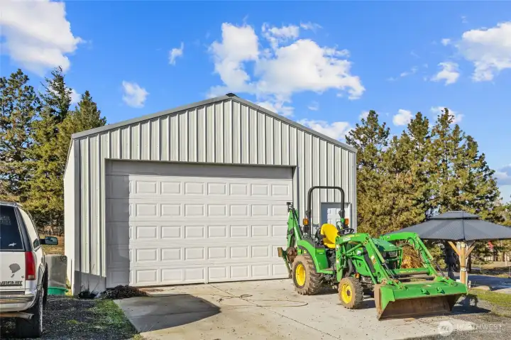 Big shop for all your toys and tractors