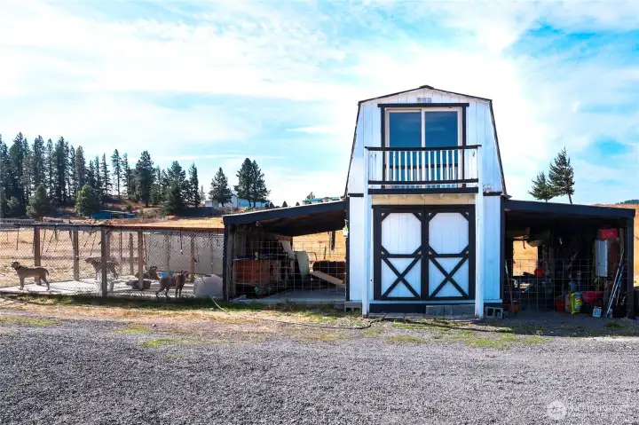 Dog kennel and mini barn w/loft