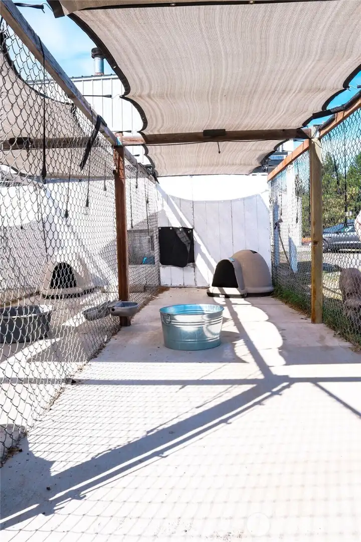 Dog kennel