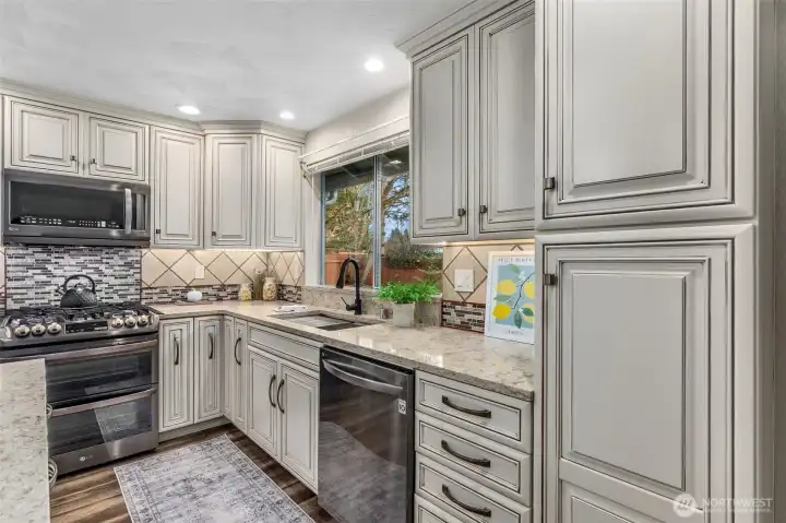 Abundant custom cabinetry with biscottie glaze. Soft close drawers & cabinets, pull-out shelves & more!
