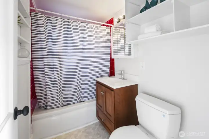 Well-maintained full bath with classic styling.