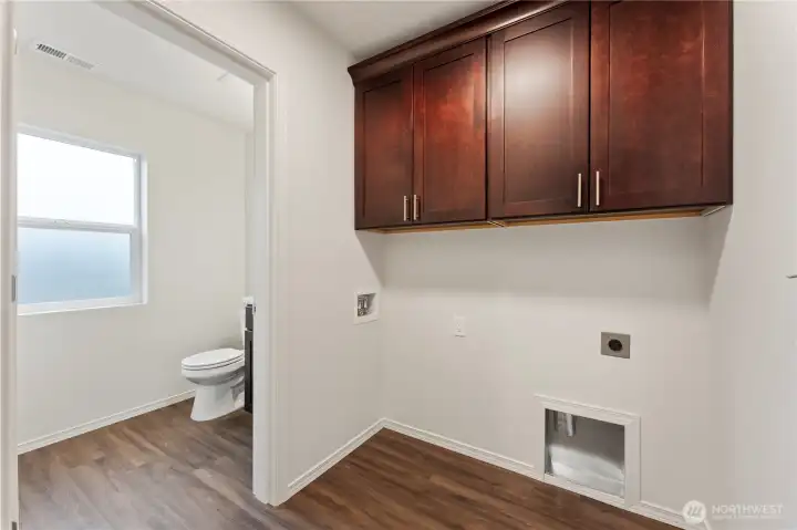 All images may vary. Photos are from previously built home. Photos may include upgrades/furnishings not included in base price.