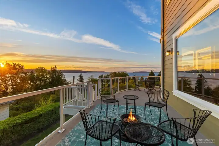 Main floor entertaining deck with covered BBQ area, Sept fireworks viewing from here!