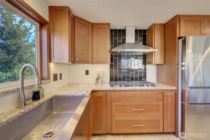 Undermount sink and granite counters