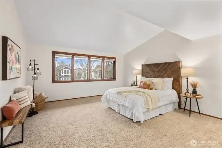 Huge primary bedroom