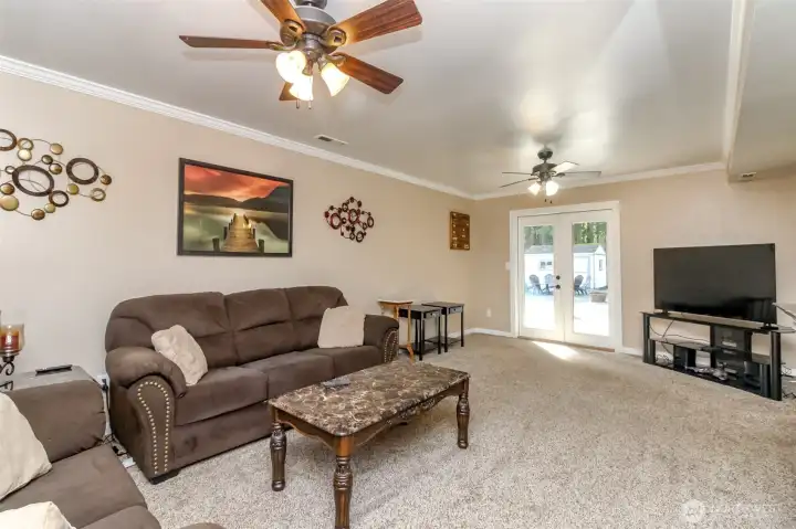 Large family room down stairs