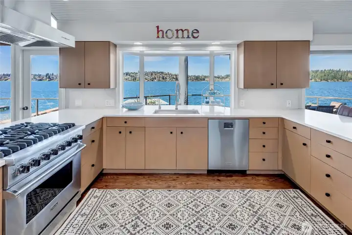 All of it set against a backdrop of stunning lake views, making even time spent at the sink something to look forward to.