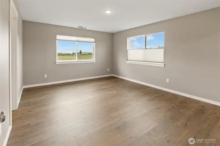 Primary bedroom with full en-suite bathroom