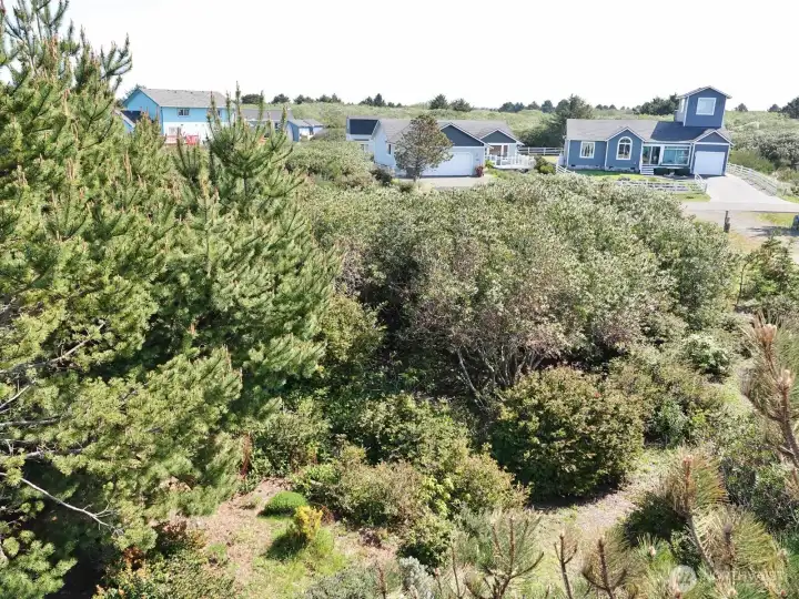 Extra Lot included in the sale...1057 Crestshire Lp.