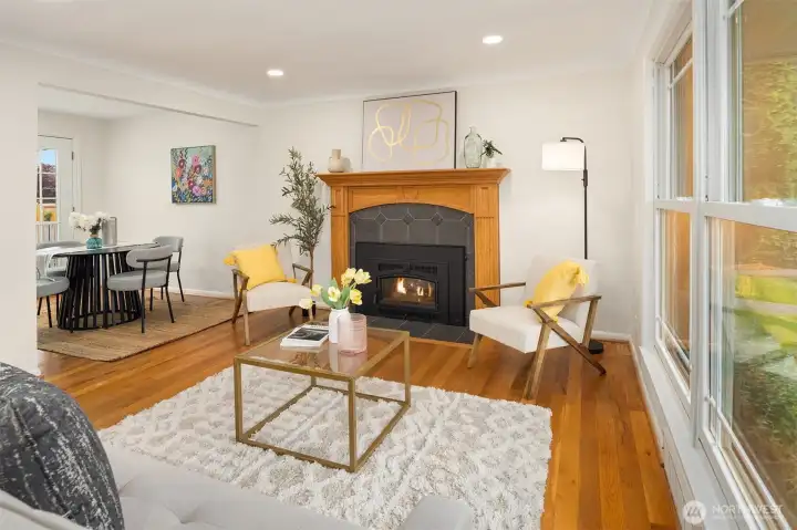 Light & bright home with updated windows (2018) & updated LED lighting throughout Light & bright home with updated windows (2018) & updated LED lighting throughout