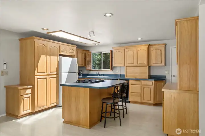 Oak cabinets to last a lifetime, plus built in bread box / applaince garage Oak cabinets to last a lifetime, plus built in bread box / applaince garage